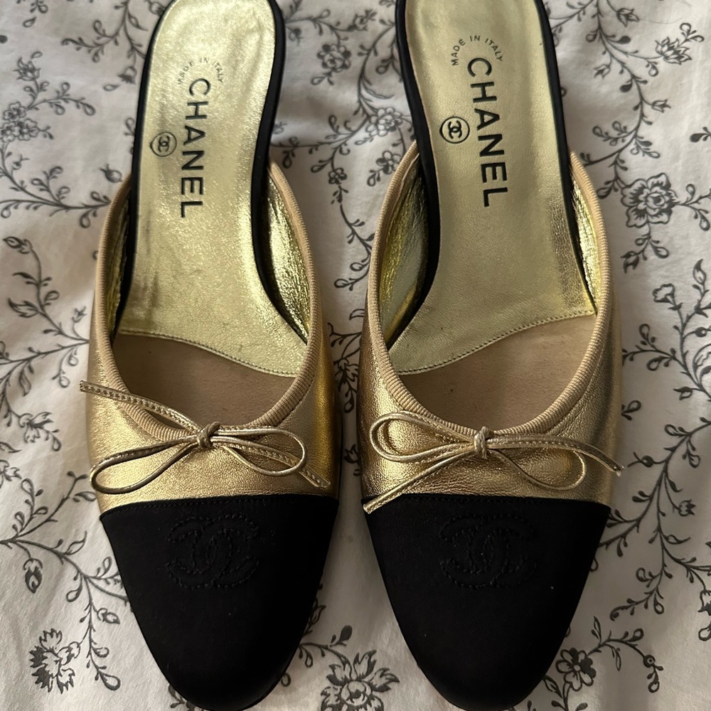 Chanel 2005 toe cap mule